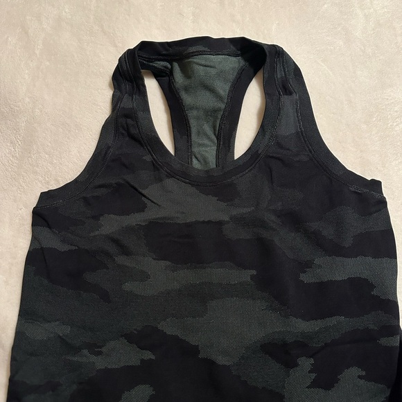 NWOT Athleta Black Camo Momentum Tank Top - Picture 5 of 7